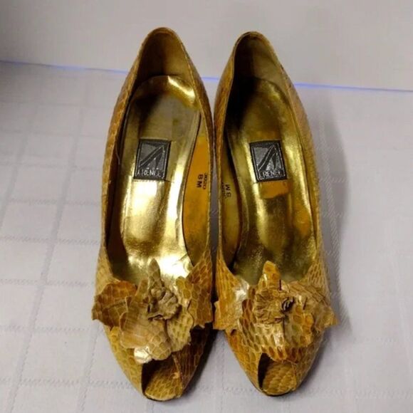 Vintage J Renee Champagne Snakeskin Floral Flower Rosette Pumps 8M Heels! - Picture 1 of 16